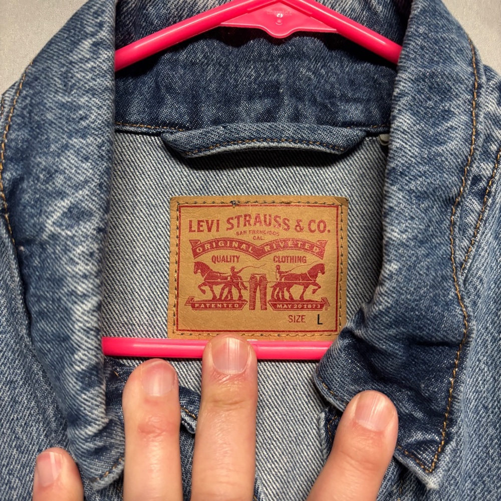 Levi's Classic Blue Denim Jacket - Picture 3 of 8